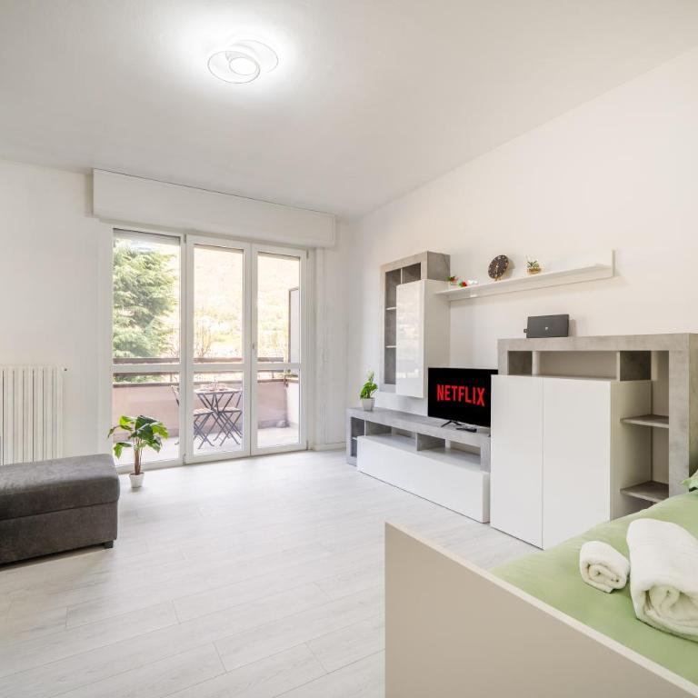 Como, Swiss 5 min - Lake at 10 min - Wifi, Parking - Appartamento con 3 Camere da Letto e con Vista - 24