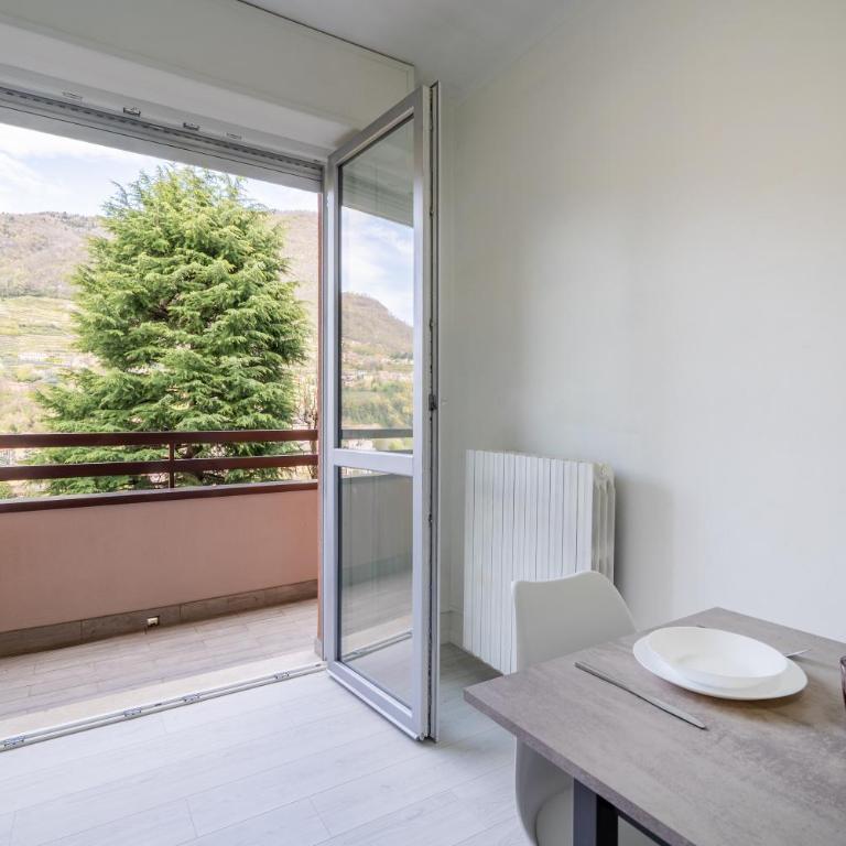 Como, Swiss 5 min - Lake at 10 min - Wifi, Parking - Appartamento con 3 Camere da Letto e con Vista - 40
