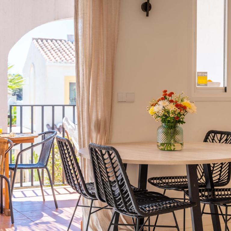 Casa Flora Bungalow con piscinas en Calp - Three-Bedroom Apartment - 8