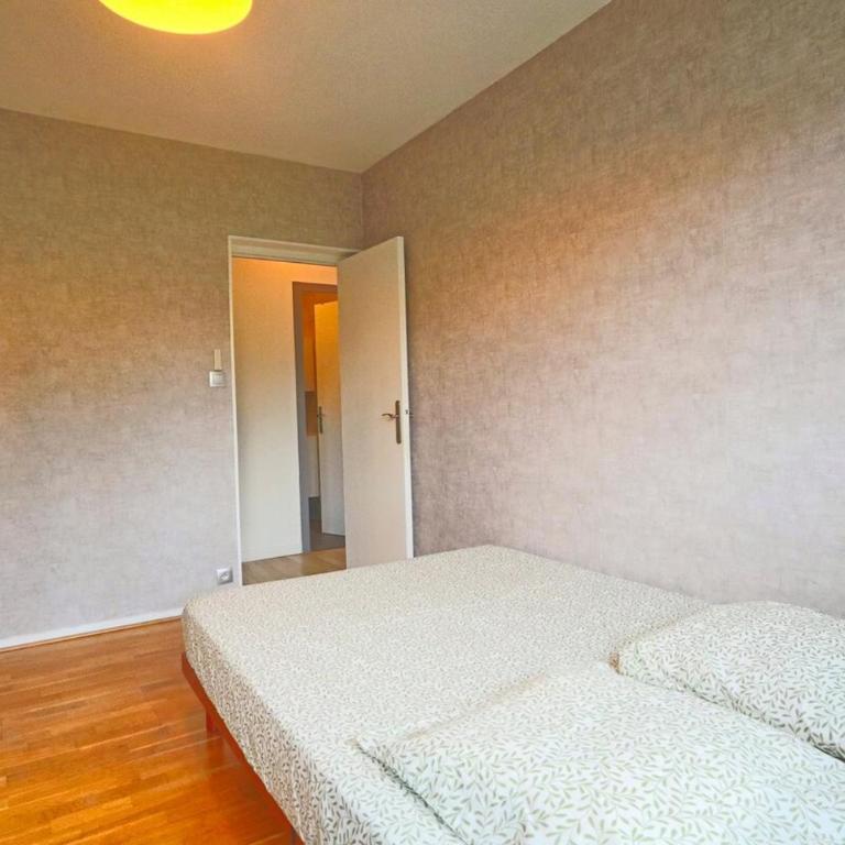Hyper centre avec parking place Jean Moulin - Three-Bedroom Apartment - 8