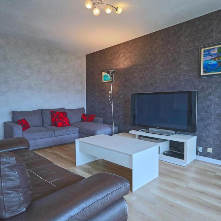 Hyper centre avec parking place Jean Moulin - Three-Bedroom Apartment - 9
