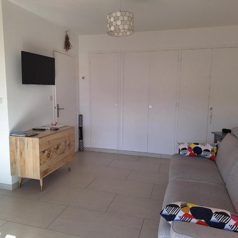 Studio lumineux parking privé 2mn plage et Sanary - Appartamento Monolocale con Letto Queen-Size - 11