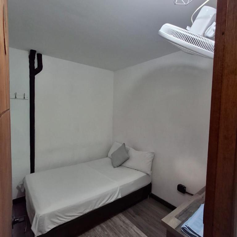 Hostal Machu Picchu Medellín - Small Double Room - 1