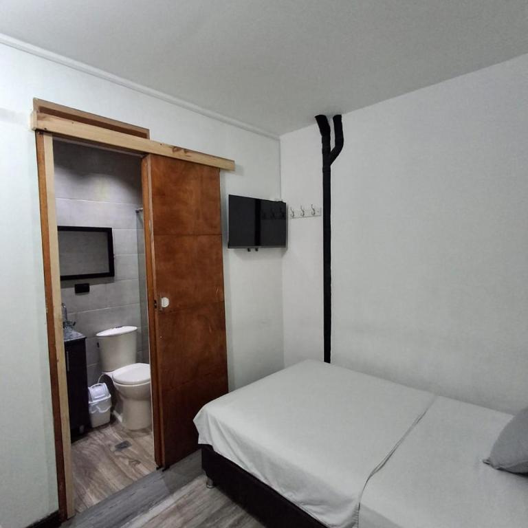 Hostal Machu Picchu Medellín - Small Double Room - 2