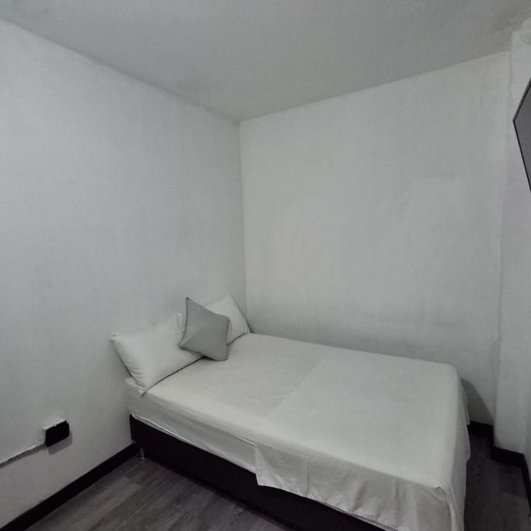Hostal Machu Picchu Medellín - Small Double Room - 2