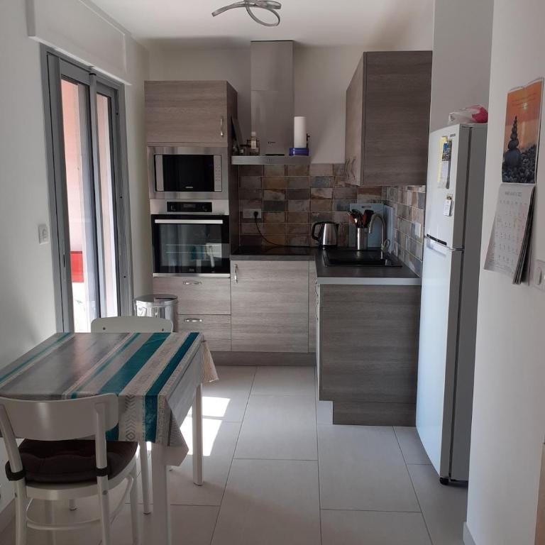Studio lumineux parking privé 2mn plage et Sanary - Appartamento Monolocale con Letto Queen-Size - 3
