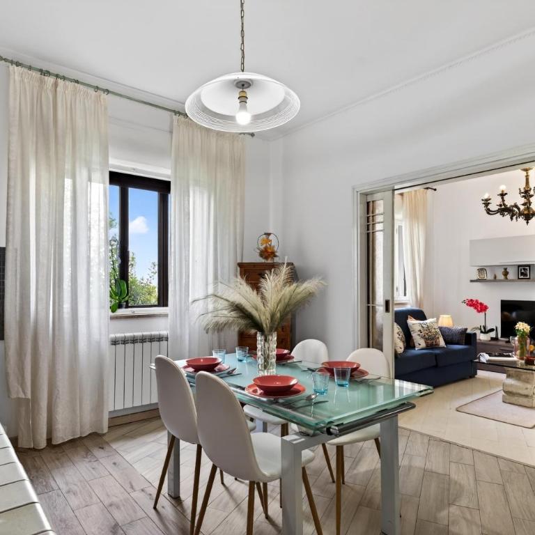 Peaceful house near the Lake &City Center - Two-Bedroom House - 4
