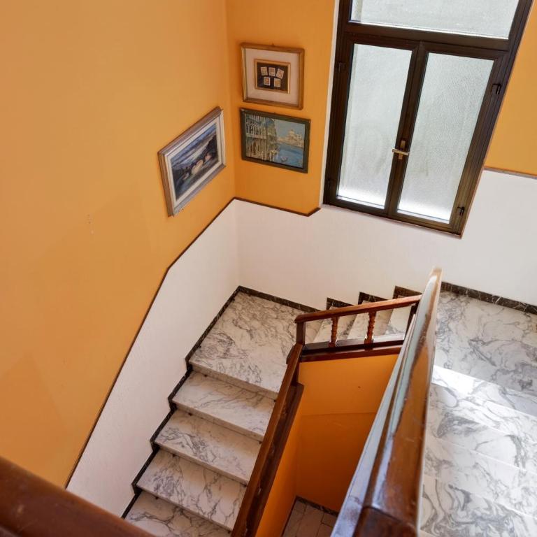 Peaceful house near the Lake &City Center - Two-Bedroom House - 11