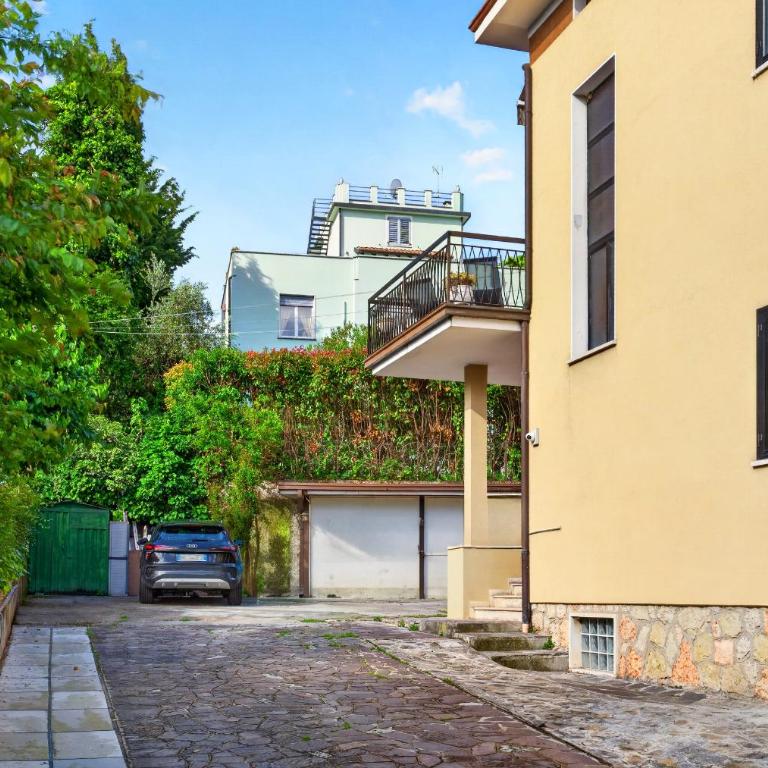 Peaceful house near the Lake &City Center - Two-Bedroom House - 13