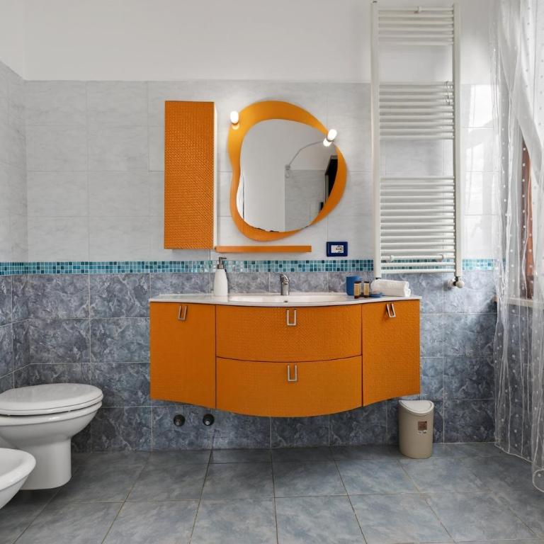 Peaceful house near the Lake &City Center - Two-Bedroom House - 16