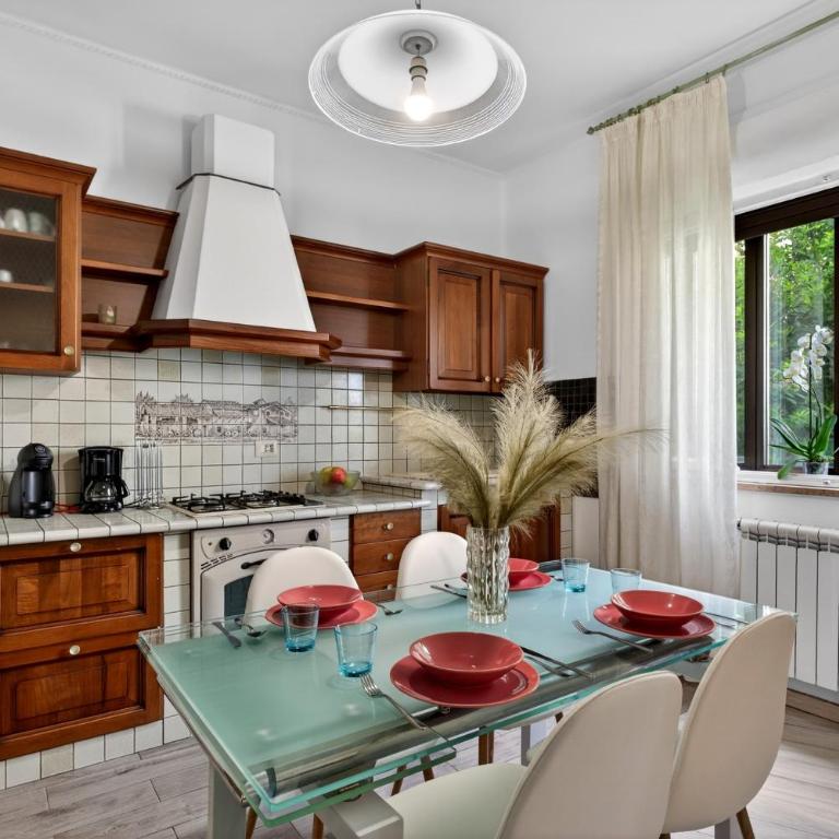 Peaceful house near the Lake &City Center - Two-Bedroom House - 18