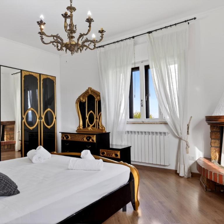 Peaceful house near the Lake &City Center - Two-Bedroom House - 19