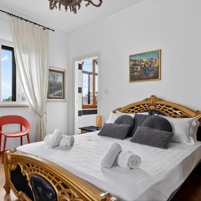 Peaceful house near the Lake &City Center - Two-Bedroom House - 21