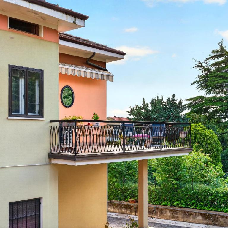 Peaceful house near the Lake &City Center - Two-Bedroom House - 24