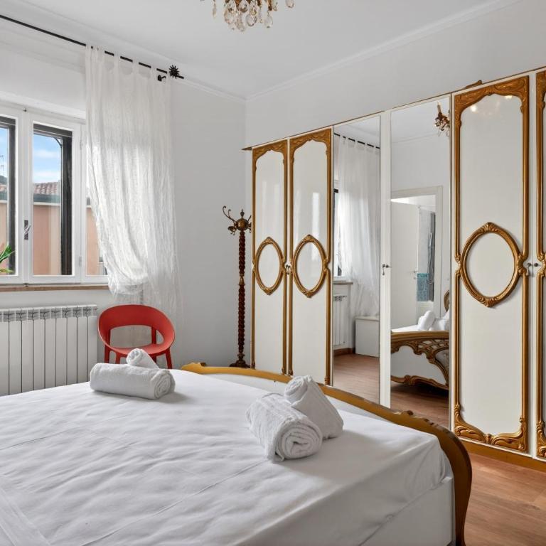 Peaceful house near the Lake &City Center - Two-Bedroom House - 25