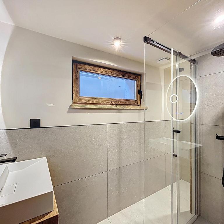 Chalet Solarys 12 personnes 5 chambres & 5 SDB bord ruisseau - Chalet - 34