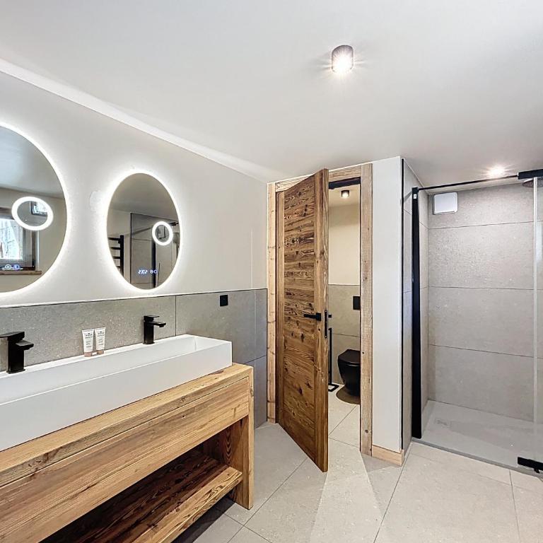Chalet Solarys 12 personnes 5 chambres & 5 SDB bord ruisseau - Chalet - 32