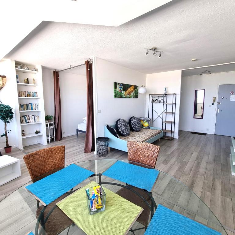 6 appartements et 4 adresses à mi-chemin entre le Vieux Port et l île de Ré - Appartement - Vue sur Pont - 16