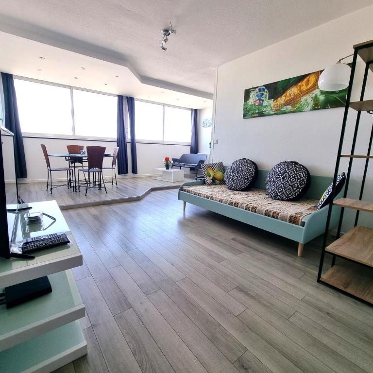 6 appartements et 4 adresses à mi-chemin entre le Vieux Port et l île de Ré - Appartement - Vue sur Pont - 17