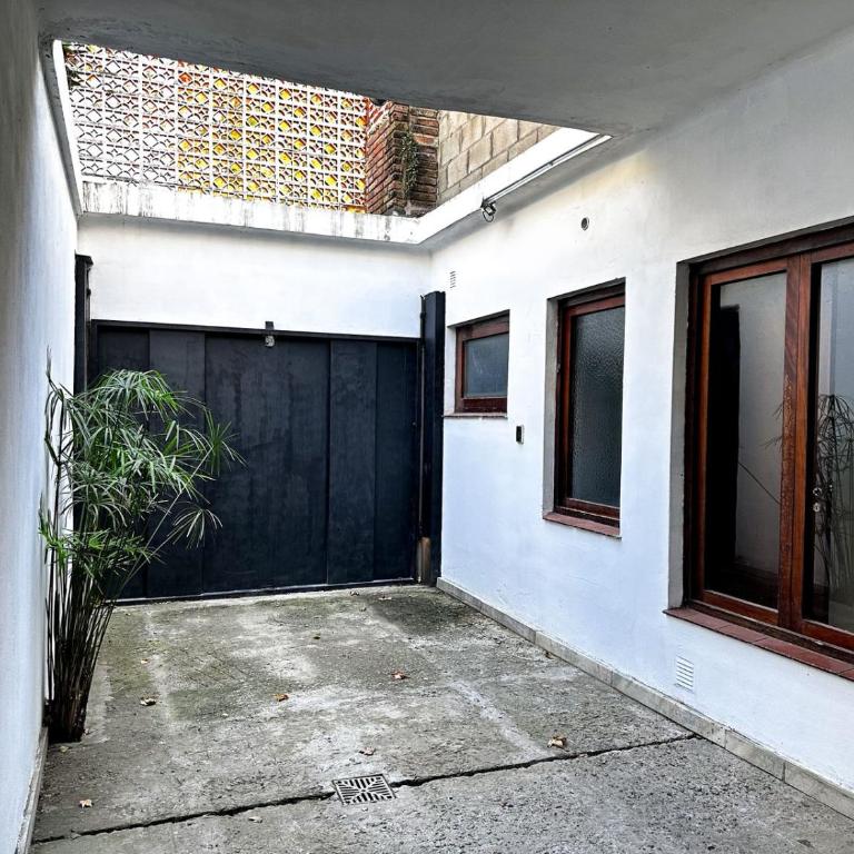 Casa amplia, céntrica y con garage en Junin, BA - Apartamento de 2 dormitorios - 21