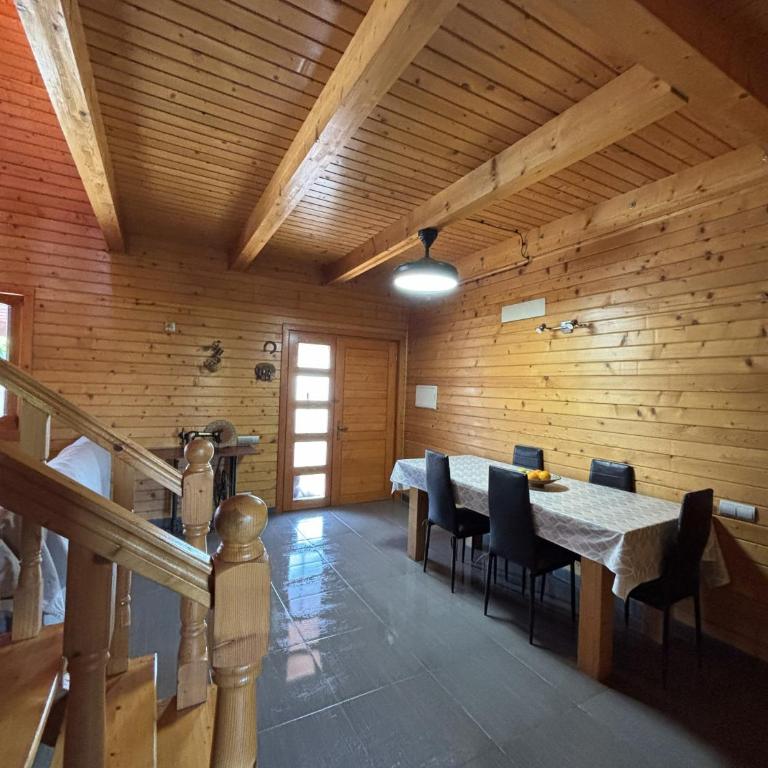 Casa Franch - Three-Bedroom House - 8