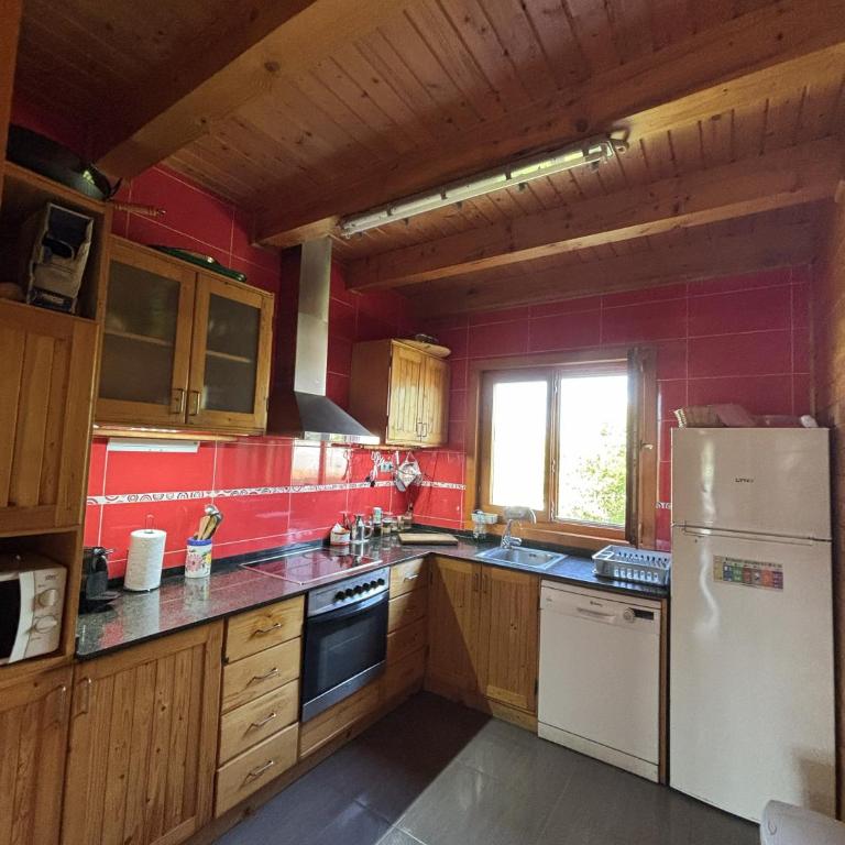 Casa Franch - Three-Bedroom House - 13
