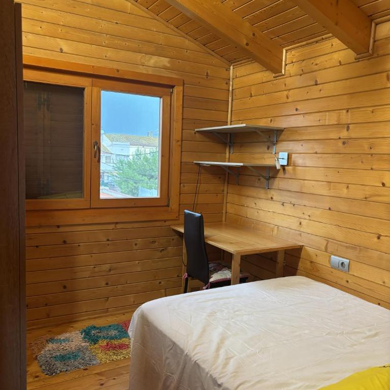 Casa Franch - Three-Bedroom House - 17