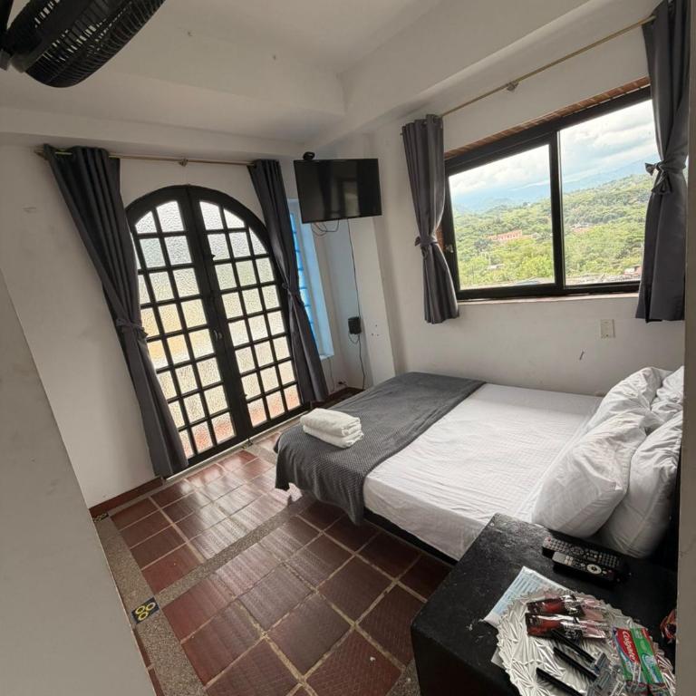 ISABELINAS HOTEL Villeta - Habitación Doble con balcón - 13