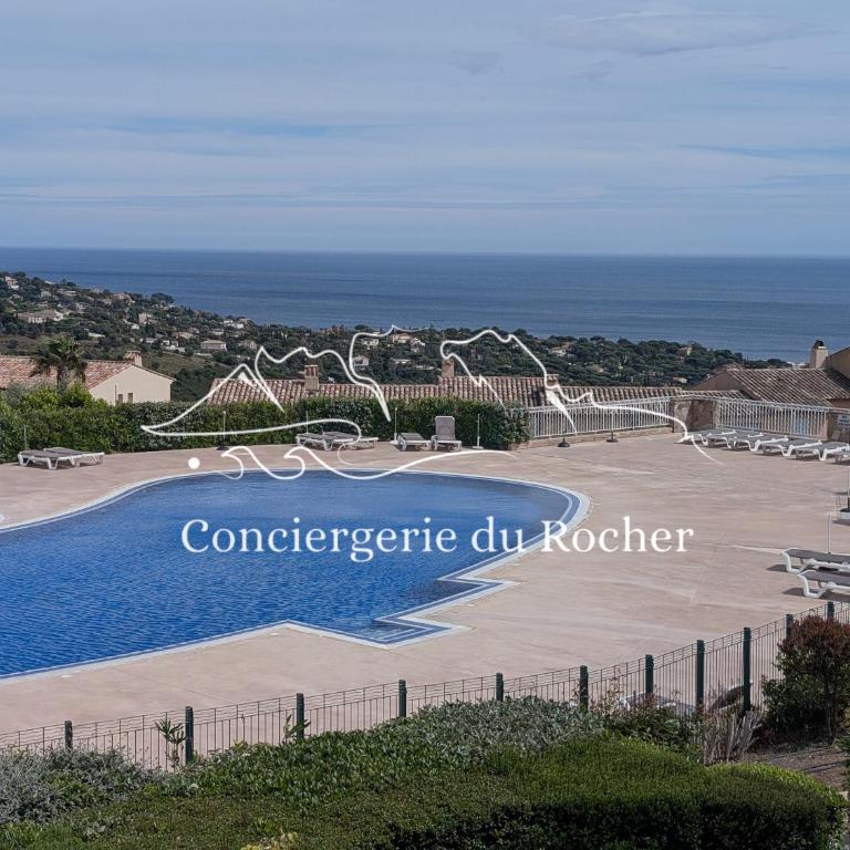 Appartement 2 à 4 pers, piscine, vue mer aux Issambres - Appartement 1 Chambre - 20