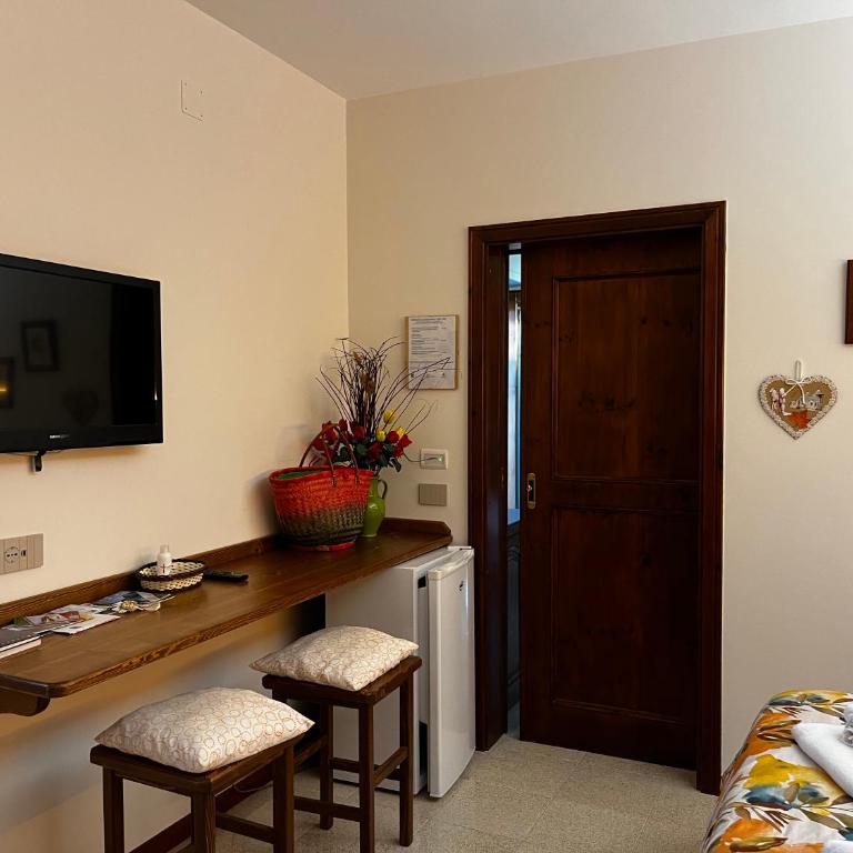 Casa delle Rondini - Camera Matrimoniale con Letto Supplementare - 6