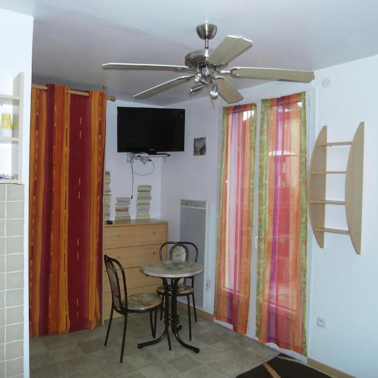 VILLA NOEMIE Studio - de 100 m des Thermes - Appartement 1 Chambre - 9
