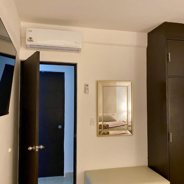 Elegant 2BR 2BA Retreat Pools 24x7 Sec - Apartamento de 2 dormitorios - 2