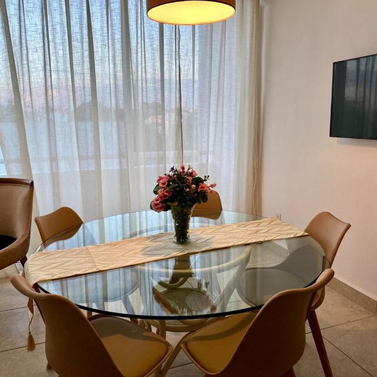 Elegant 2BR 2BA Retreat Pools 24x7 Sec - Apartamento de 2 dormitorios - 3