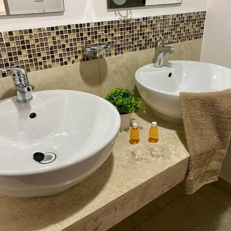 Elegant 2BR 2BA Retreat Pools 24x7 Sec - Apartamento de 2 dormitorios - 15