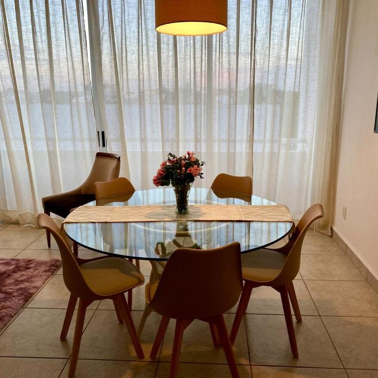 Elegant 2BR 2BA Retreat Pools 24x7 Sec - Apartamento de 2 dormitorios - 33