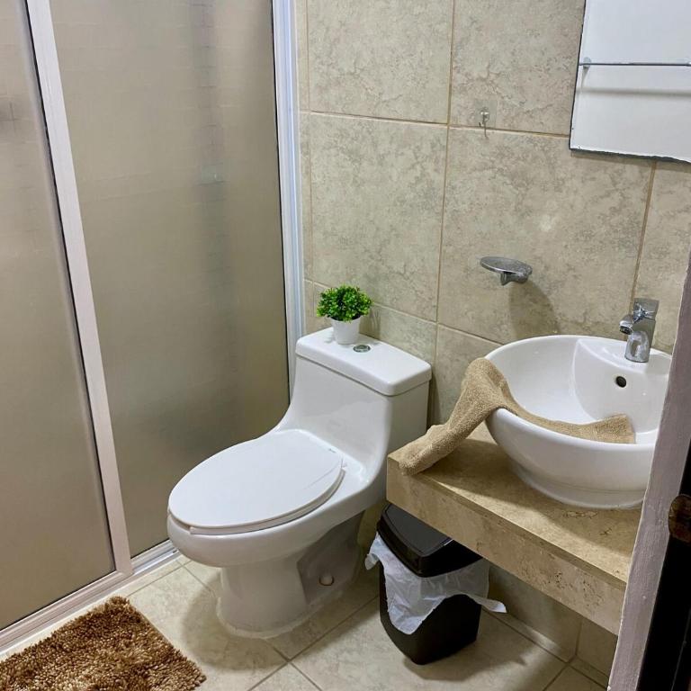 Elegant 2BR 2BA Retreat Pools 24x7 Sec - Apartamento de 2 dormitorios - 47