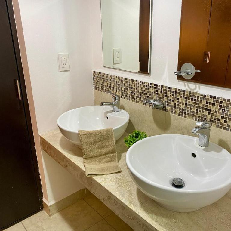 Elegant 2BR 2BA Retreat Pools 24x7 Sec - Apartamento de 2 dormitorios - 56