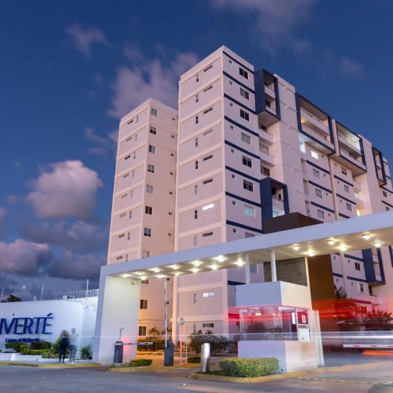 Elegant 2BR 2BA Retreat Pools 24x7 Sec - Apartamento de 2 dormitorios - 64