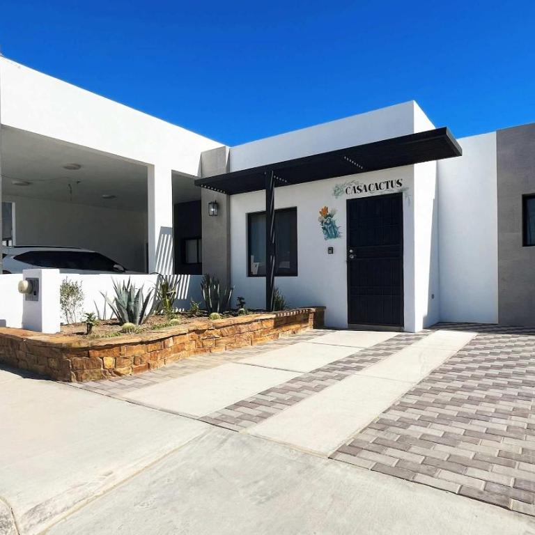 Contemporary In-Town Home with Pool Casa Cactus - Apartment - 9