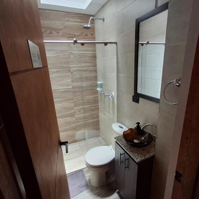 Hostal Machu Picchu Medellin - Double Room with Private External Bathroom - 3