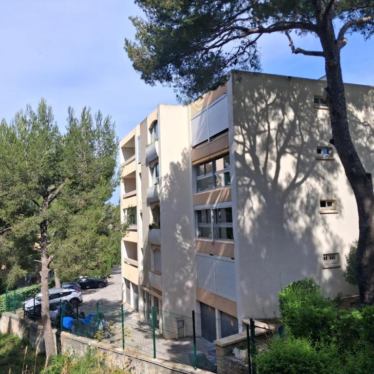 apt le zinnias - One-Bedroom Apartment - 11