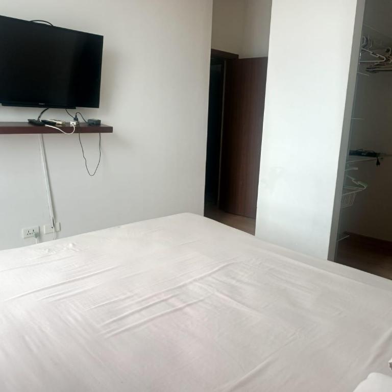 En El Corazón de Santa Cruz, De Dos dormitorios Elegante y Comodo - Two-Bedroom Apartment - 2