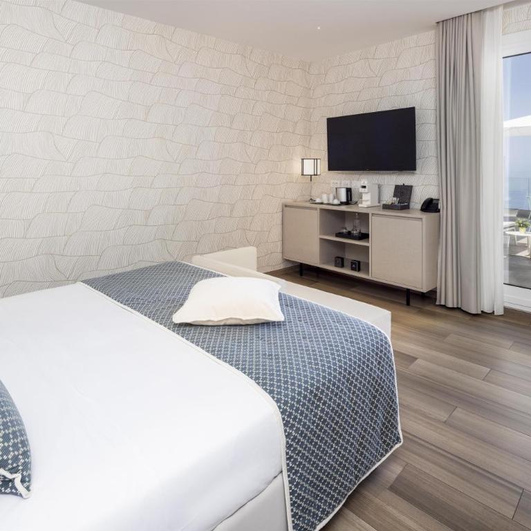 Sublimis Boutique Hotel, WorldHotels Elite - Deluxe Queen Room with Terrace and Sea View - Non-Smoking - 1