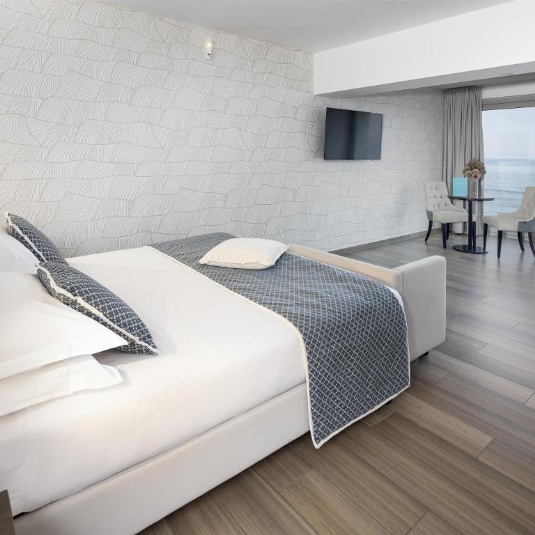 Sublimis Boutique Hotel, WorldHotels Elite - Junior Queen Suite with Sea View - Non-Smoking - 2