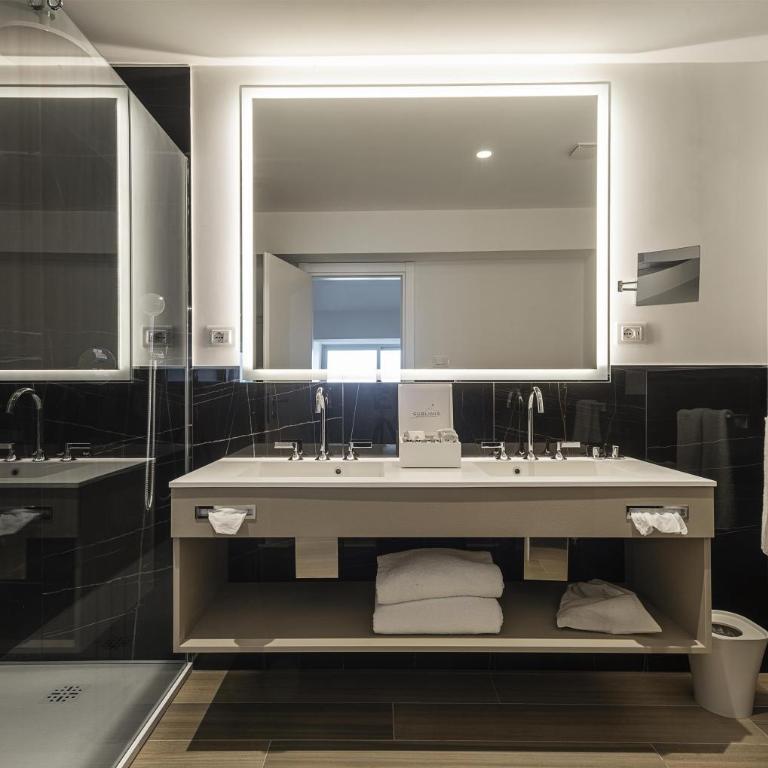 Sublimis Boutique Hotel, WorldHotels Elite - Junior Queen Suite with Sea View - Non-Smoking - 5