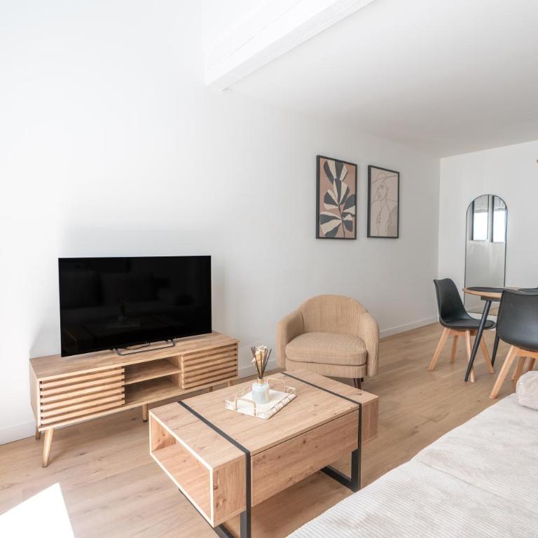 Casernette N O YourHostHelper - Two-Bedroom Apartment - 4