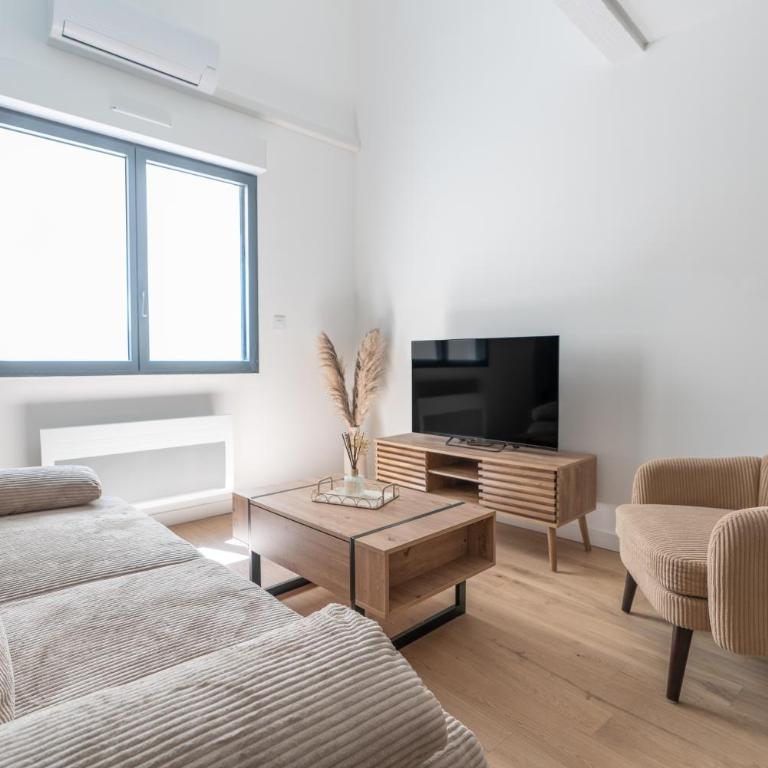 Casernette N O YourHostHelper - Two-Bedroom Apartment - 5