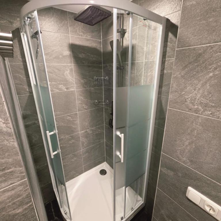 Ferienwohnung Molly inclusive Hallenbad, Sauna, Fitnessstudio und Aussenpool - Apartment mit 1 Schlafzimmer - 10