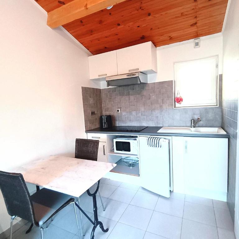 Studio cosy La Ciotat idéal couple avec cuisine & wifi - Casa con 1 Camera da Letto - 2