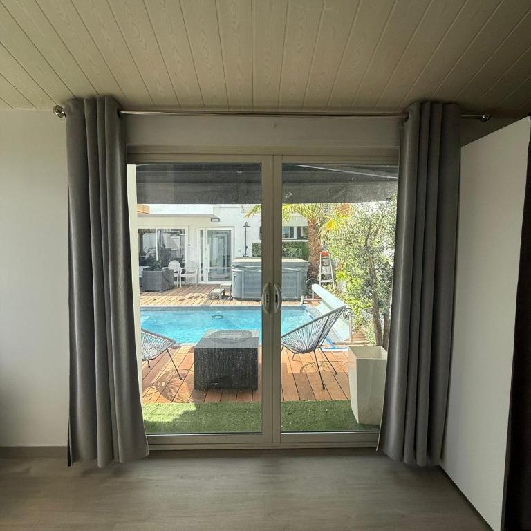 Résidence de bien être avec piscine et Jaccuzi à 2 pas de la plage et du centre ville - Appartement - Rez-de-Chaussée - 6
